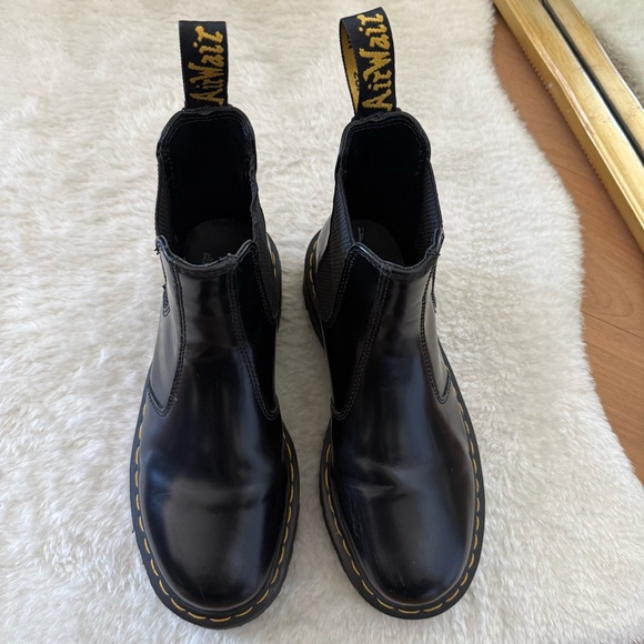 Dr. Martens 2976 smooth leather women’s platform Chelsea boots, size US 8 - Picture 2 of 8